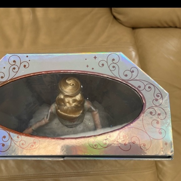 Disney Princess Cinderella Doll with Gold and White Gown. Collectable, retired - Picture 11 of 12